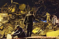 Истребитель Су-30 упал на жилой дом в Иркутске, оба пилота погибли
