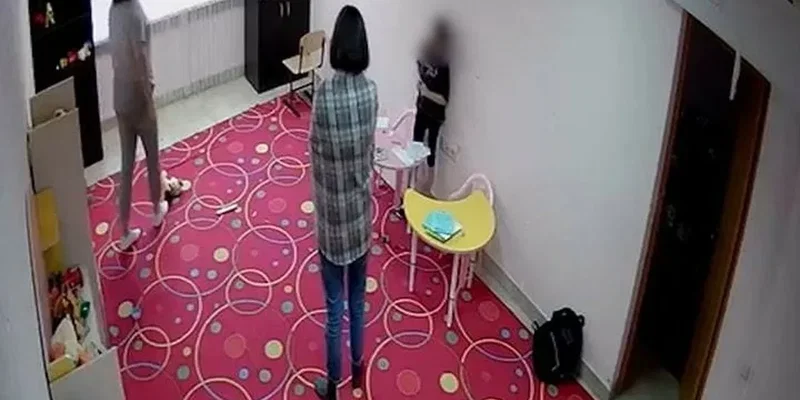 В Сочи закрыли частный детский сад, в котором воспитатели избили детей с аутизмом
