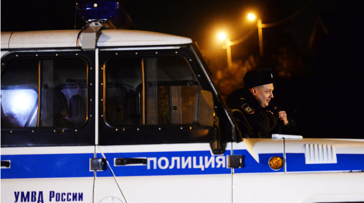 Под Красноярском мужчина перелезал через забор, застрял и замерз насмерть
