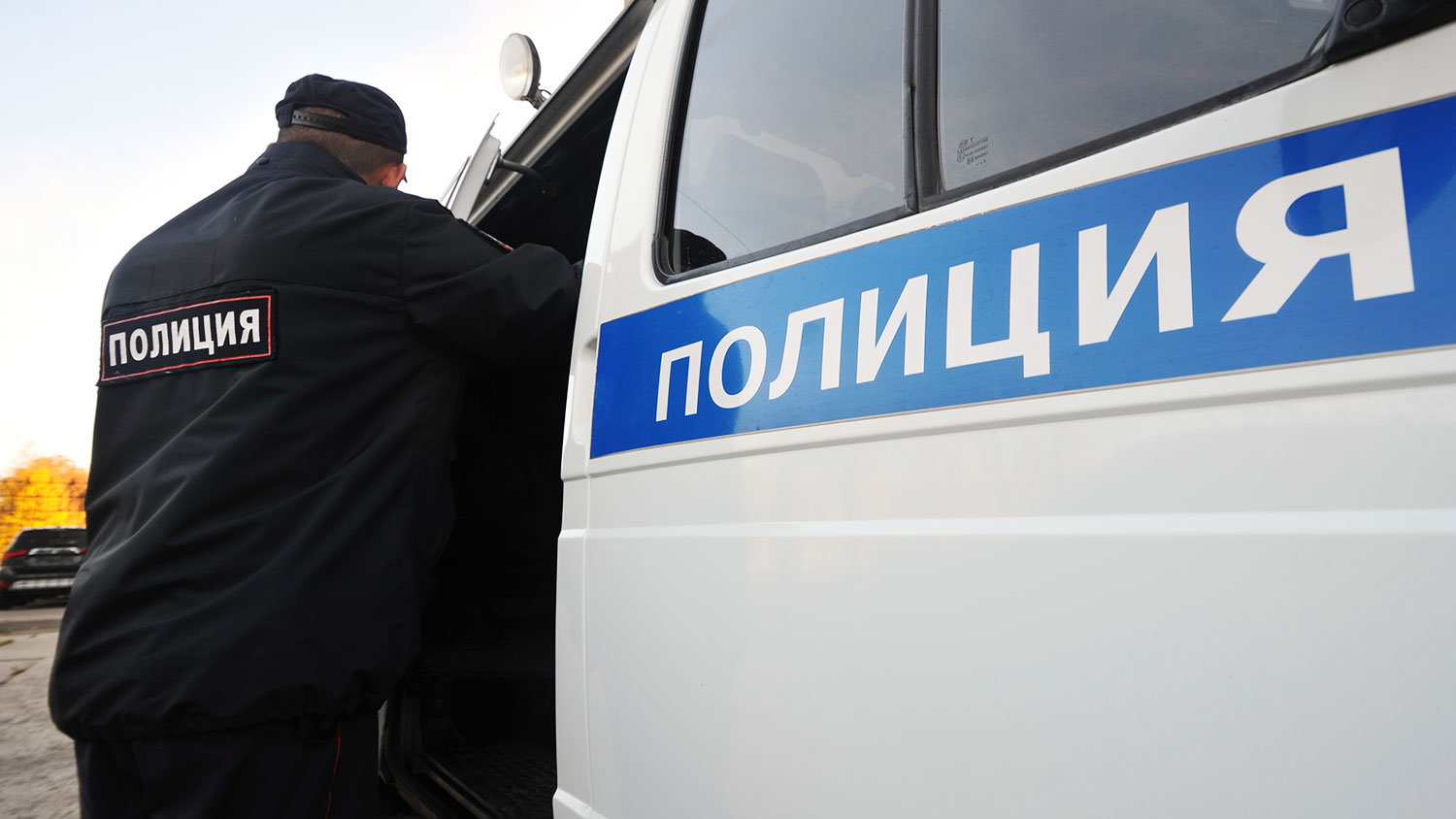 Три человека погибли в результате падения автомобиля в реку