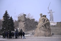 В Волгограде мотоциклиста задержали за попытку поджечь братскую могилу на Мамаевом кургане