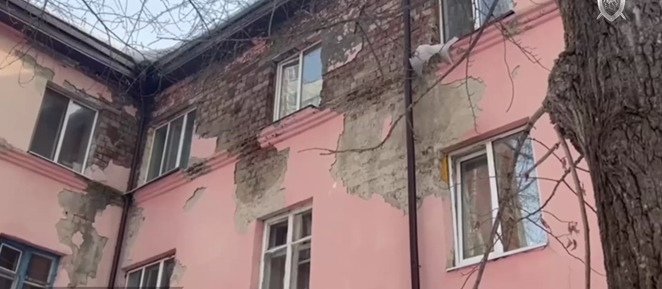 В Тюменской области из-за отказа чиновников снести небезопасный для жилья дом завели дело