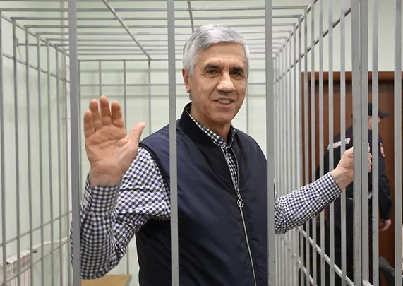 Защита просит оправдать бизнесмена по делу об убийстве и покушении
