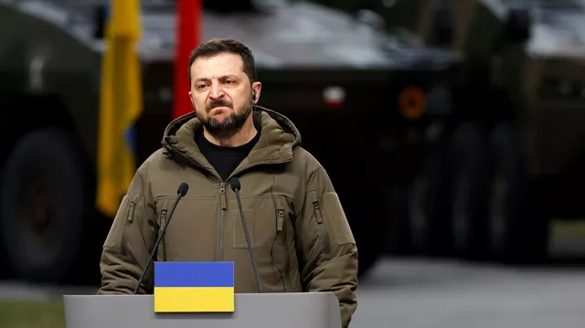 Зеленский должен пойти на переговоры, пока он окончательно не потерял право голоса