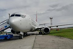 Летевший в Санкт-Петербург самолет выкатился за пределы взлетной полосы