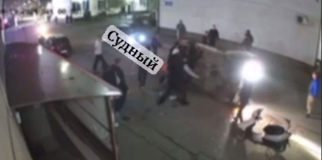 В Краснодаре перевернули машину мужчин, которые приставали к девушкам